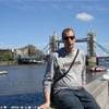 IN MEZZO AL TOWER BRIDGE REGNO UNITO 