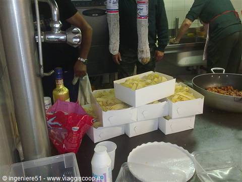 dar da mangiare agli affamati