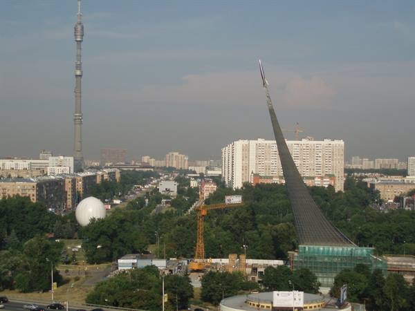 monumento allo Sputning e torre della televisione a Mosca
