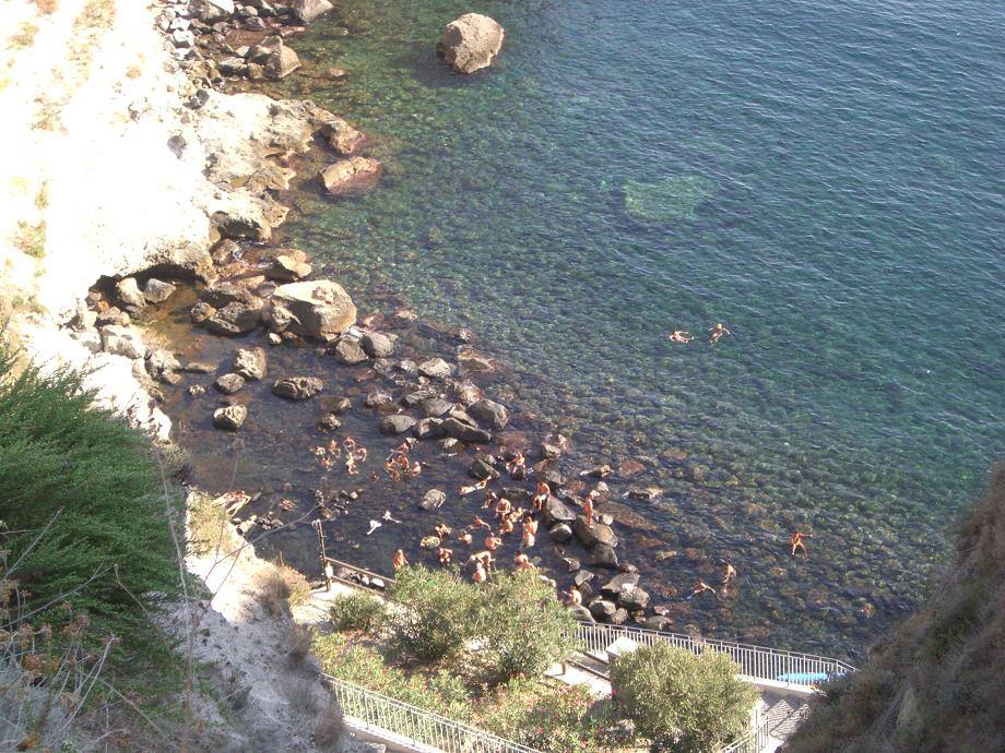 Baia di sorgeto ( acqua termale )