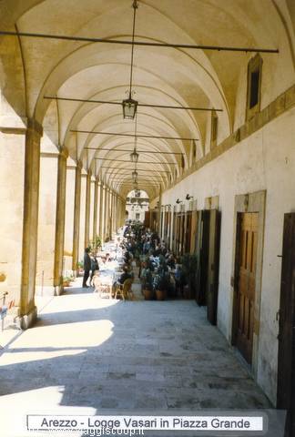 Arezzo - Piazza Grande - Logge Vasari