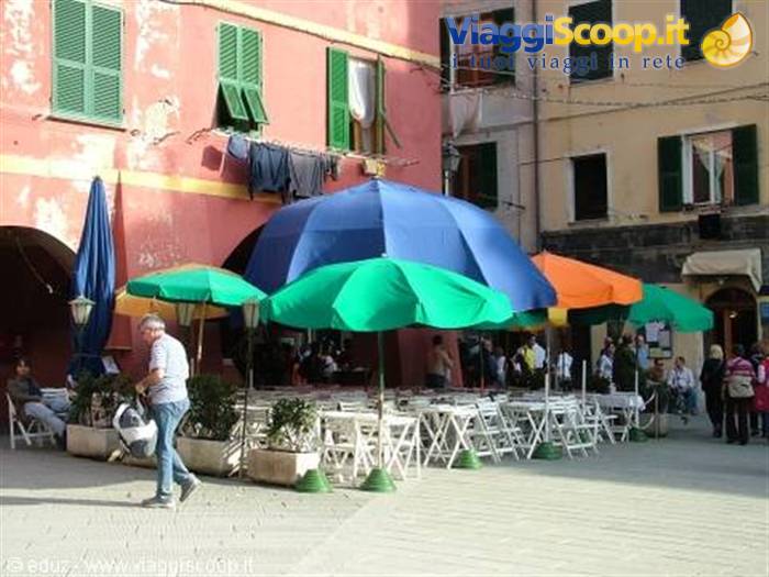Vernazza - La piazza in un momento di calma