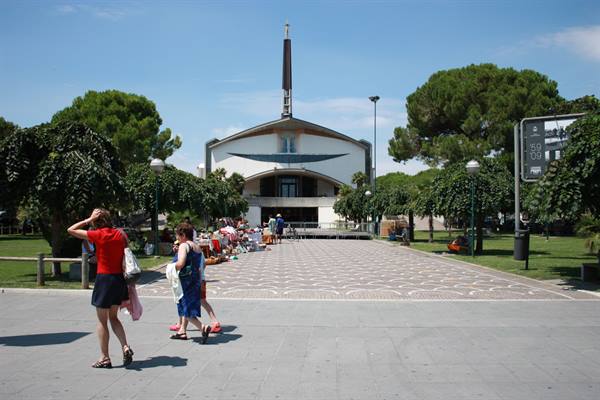 Lignano Sabbiadoro. La chiesa di San Giovanni Bosco
