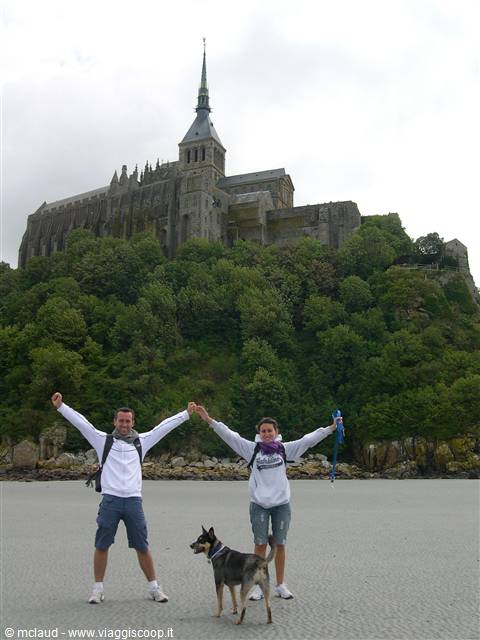 SOTTO MONT SAINT MICHEL CON LA BASSA MAREA . . . SPETTACOLARE ! ! ! (BASSA NORMANDIA)