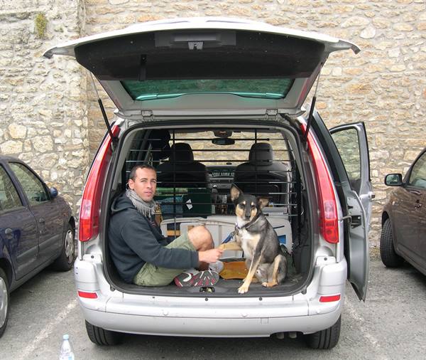 IO E IL MIO AMICO LUCKY DENTRO IL "C8" FOTTO SCATTATA A DINAN (BRETAGNA)