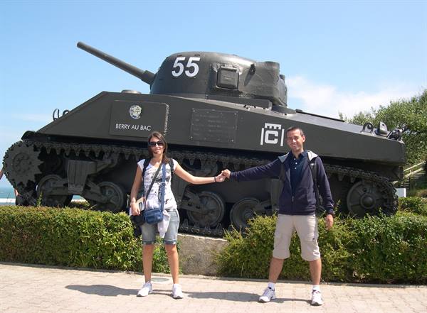 CARRO ARMATO AMERICANO AD ARROMANCHES (BASSA NORMANDIA)