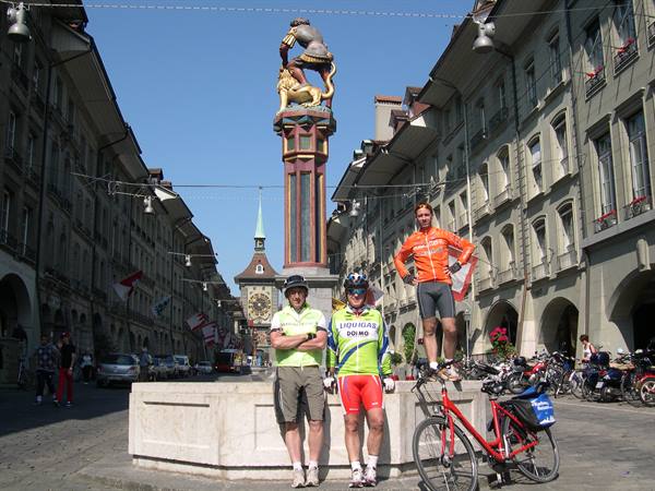 SULLA VIA PRINCIPALE DELLA CAPITALE SVIZZERA . . . BERNA