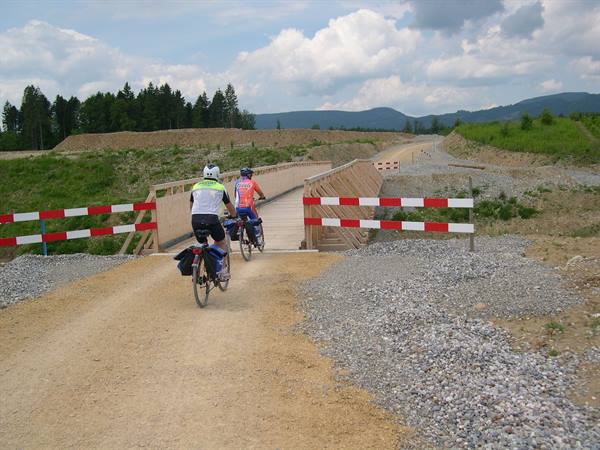 SI PEDALA ANCHE SULLO STERRATO ! . . .
