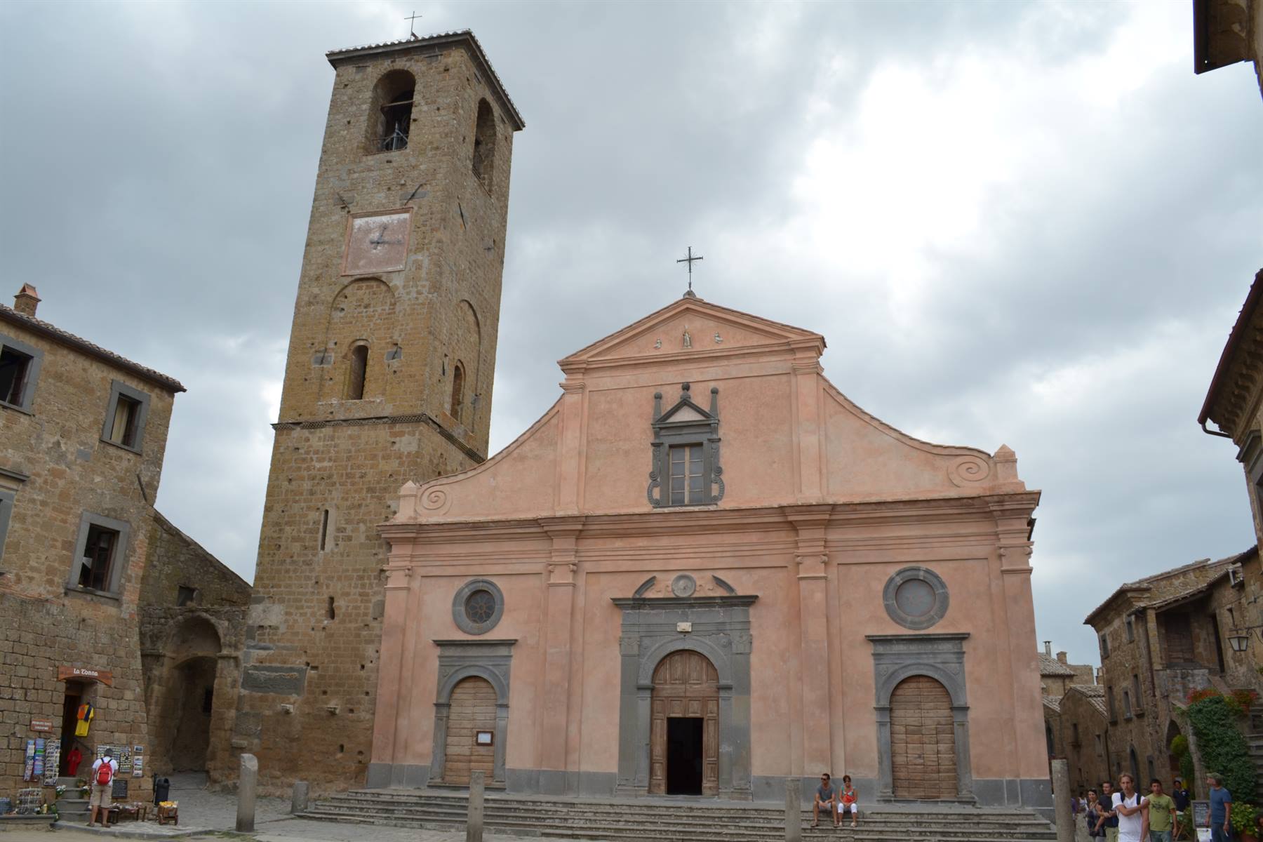 DENTRO IL BORGO