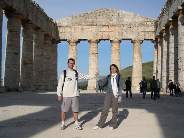 ALL'INTERNO DEL TEMPIO . . .