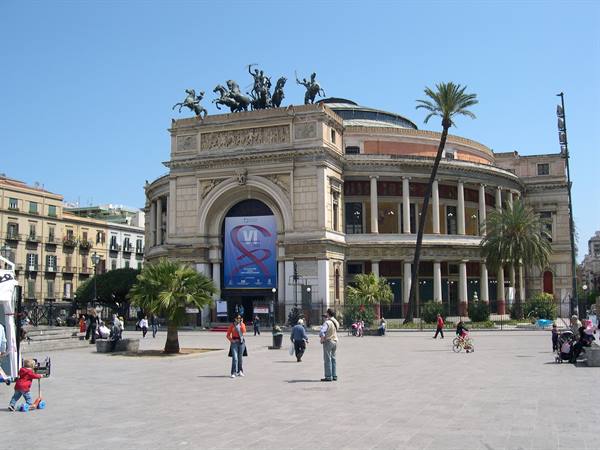 IL TEATRO POLITEAMA DI PALERMO