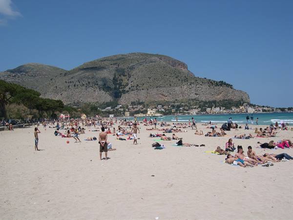 LA SPIAGGIA DEI PALERMITANI - MONDELLO -