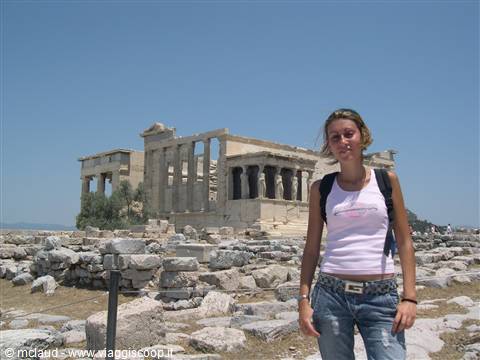 "L'ERETTEO" CON LE SUE FAMOSE "CARIATIDI"