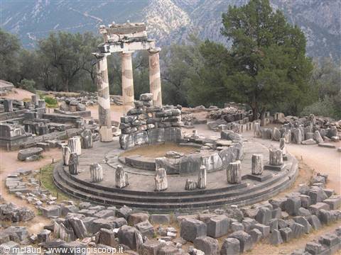 IL MISTERIOSO FASCINO DELL'ANTICA DELPHI