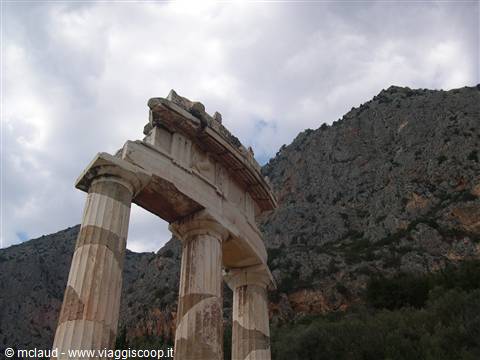 DELPHI: L' ARTE TRA LA NATURA