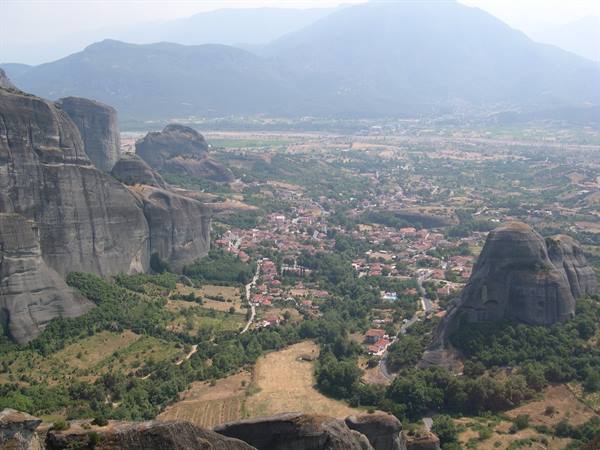 LA VALLATA SOTTO METEORA