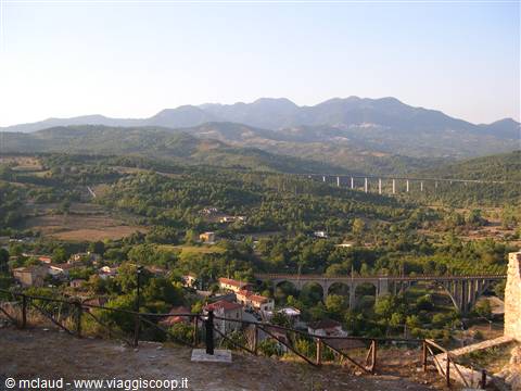 VISTA SULLA VALLE CON LA SUA VECCHIA FERROVIA