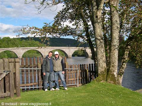 CLAUDIO E LUCIANO NEI GIARDINI DI DUNKELD