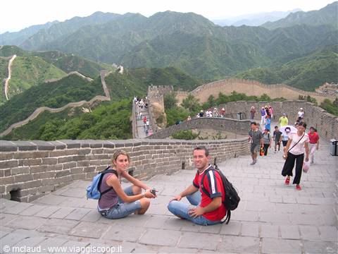 SEDUTI SUL GREAT WALL