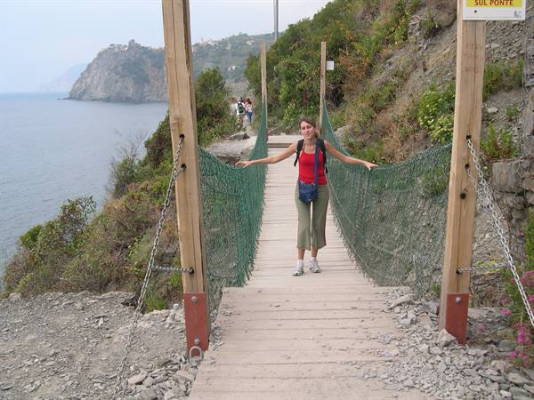 VALENTINA SUL PONTE "TIBETANO" . . .