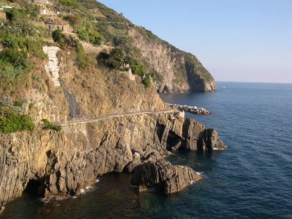 LA MONTAGNA A PICCO SUL MARE