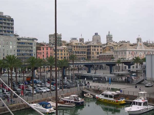 SCORCIO NELLA ZONA DEL PORTO DI GENOVA