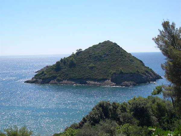 MAGINIFICO ISOLOTTO A DUE PASSI DALLA SPIAGGIA