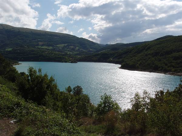 Lago artificiale