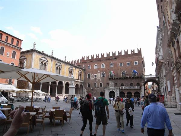 VERONA - PIAZZA DEI SIGNORI