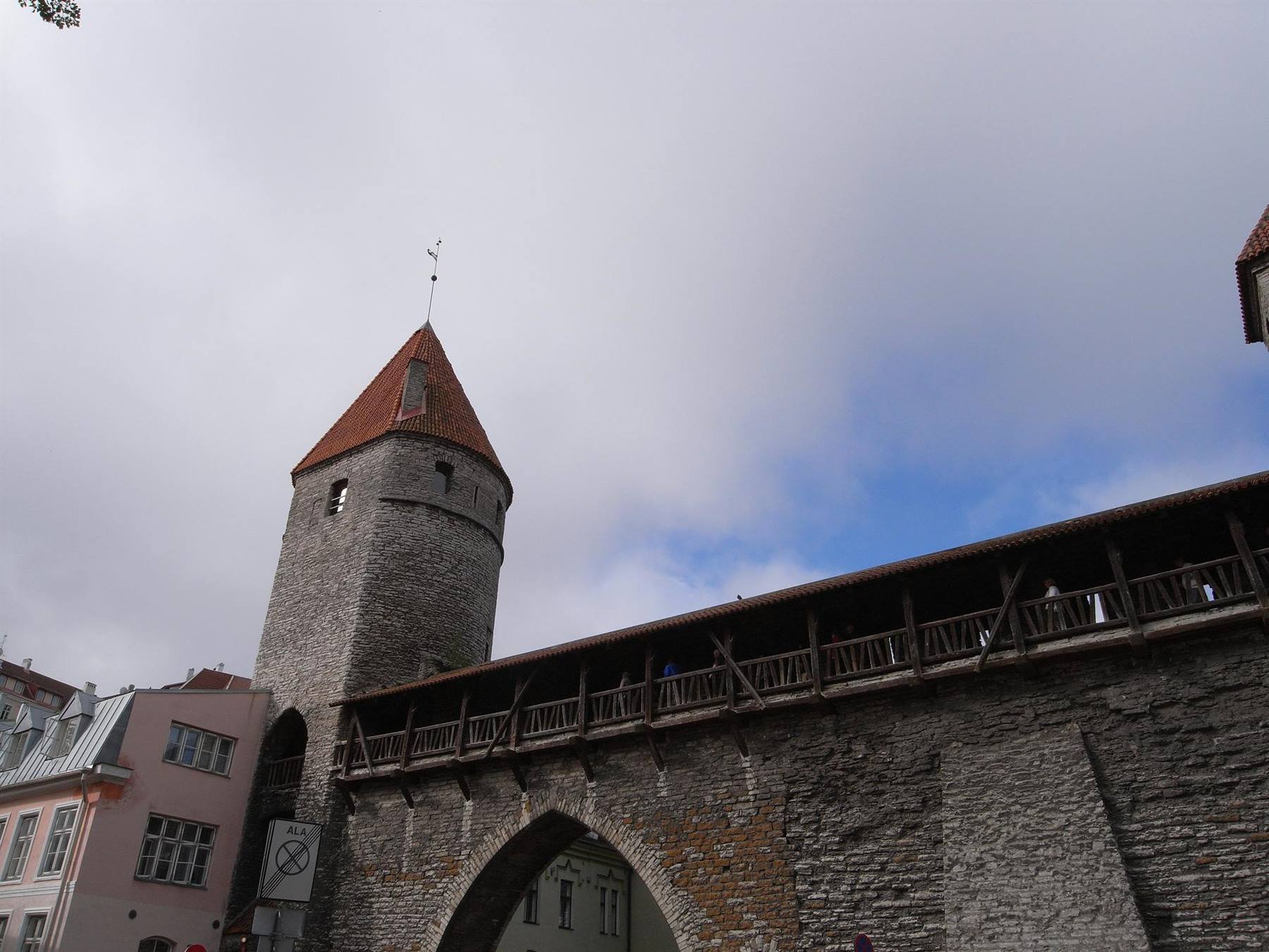 ESTONIA - TALLIN - PORTA DELLE MONACHE