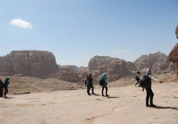 Petra, Turiste locali