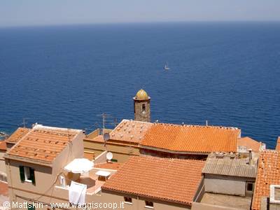 tetti e mare