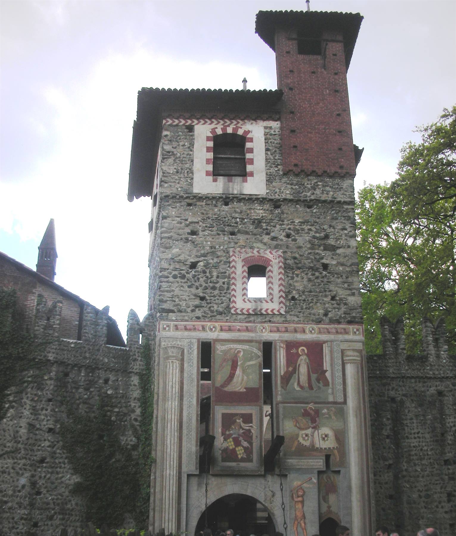 borgo medioevale, esterno