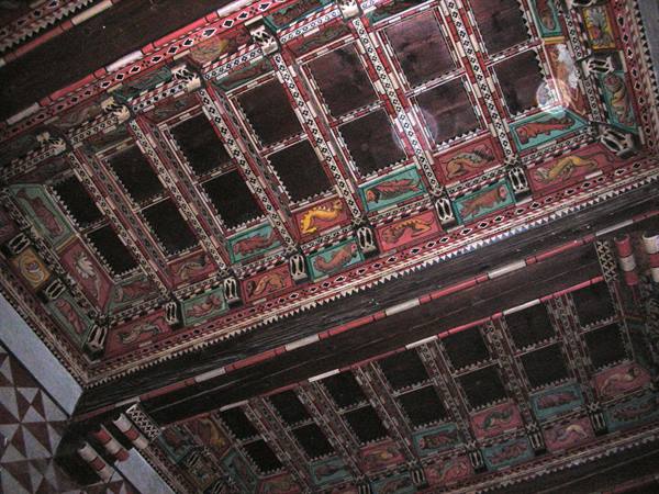 soffitto del porticato dentro il borgo
