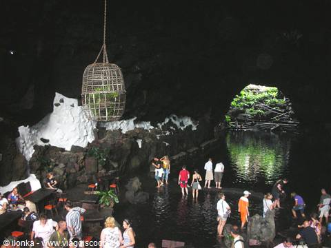 Jameos de Agua, laghetto nel cono vulcanico