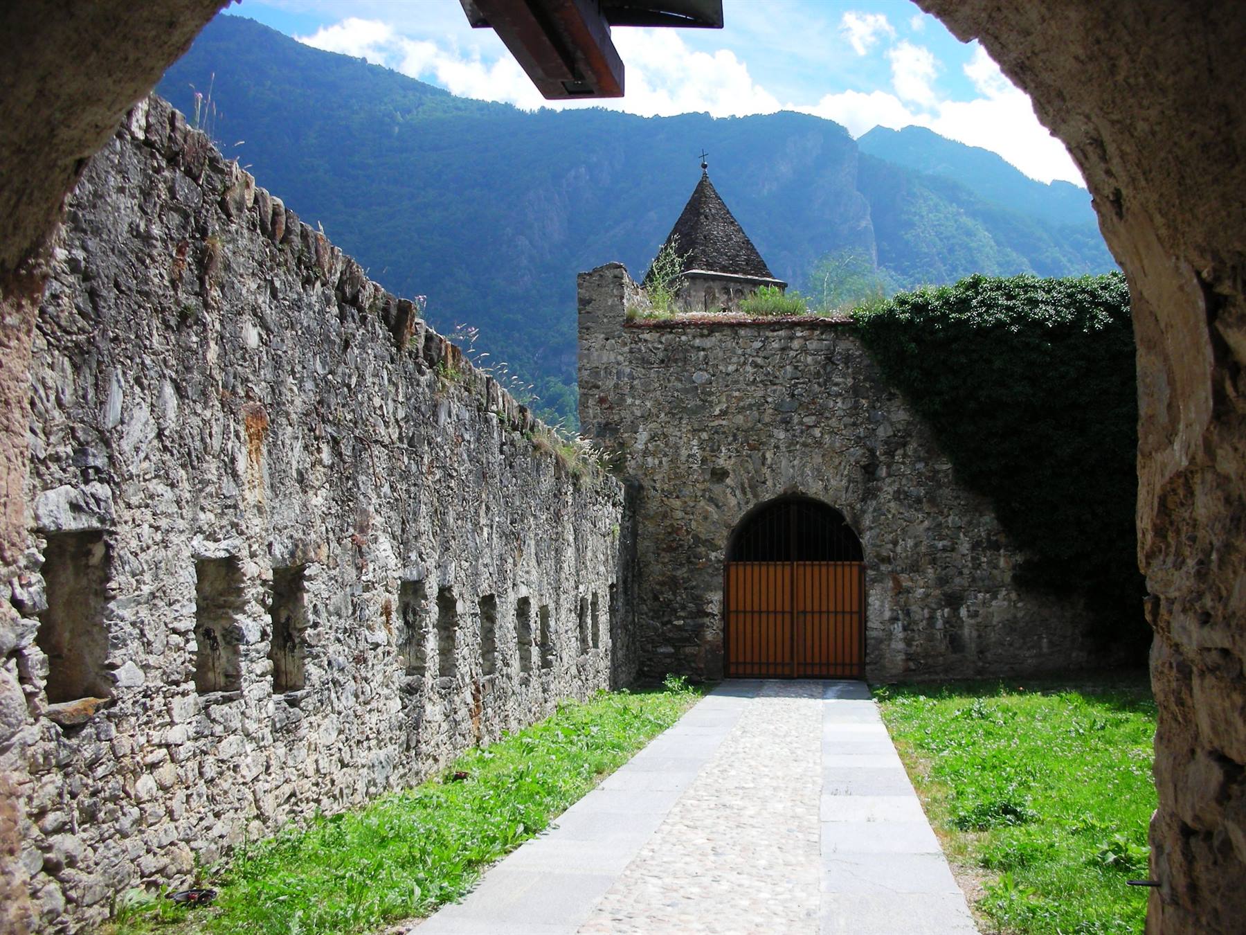 cortiletto interno forte