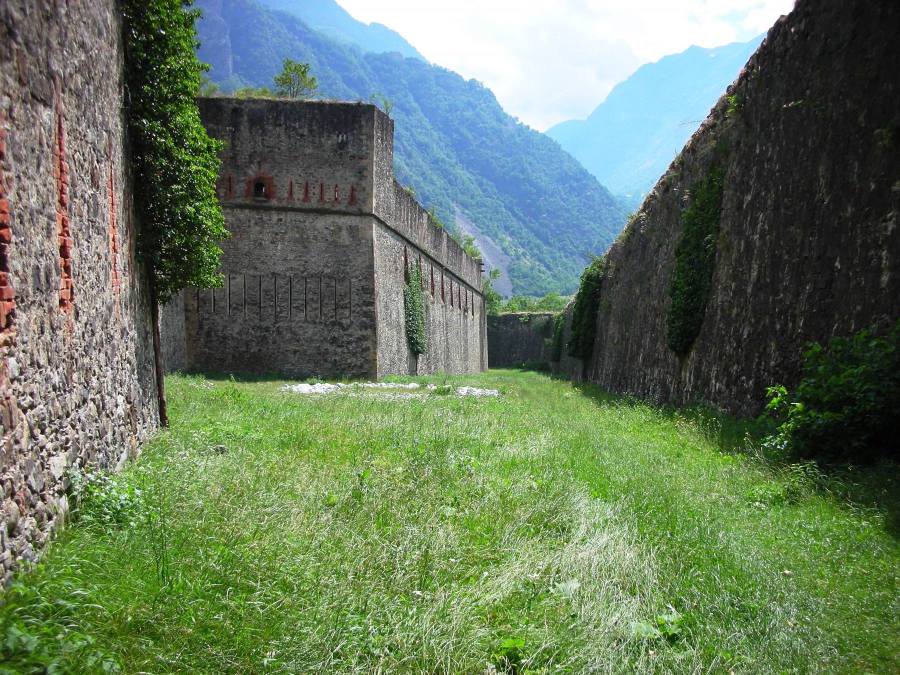 fossato esterno forte