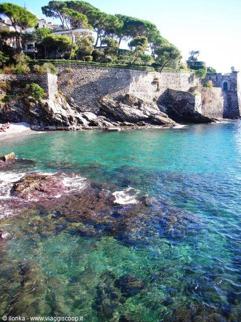 veduta scogli e mare di Nervi