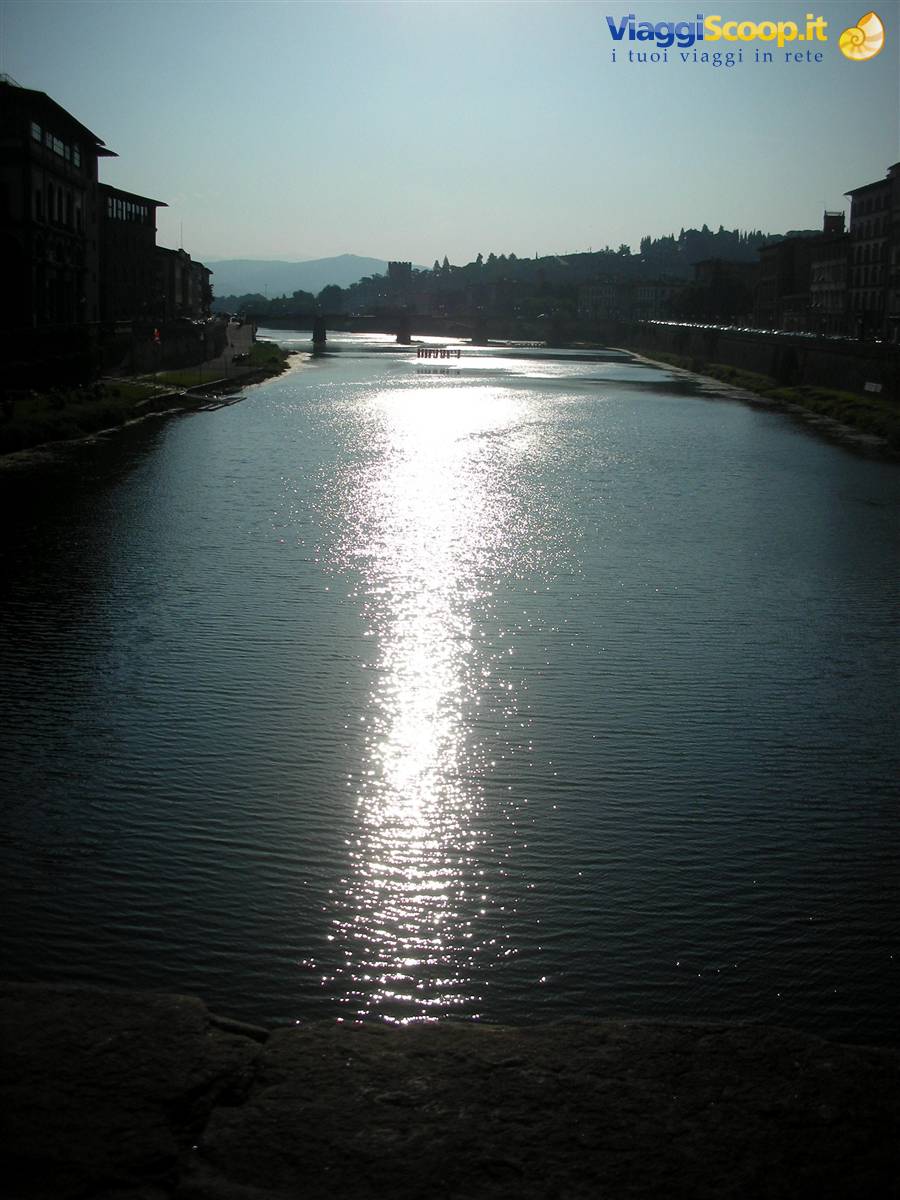 veduta dell'arno da ponte vecchio