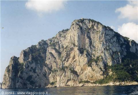 mega faraglione tra salerno e capri