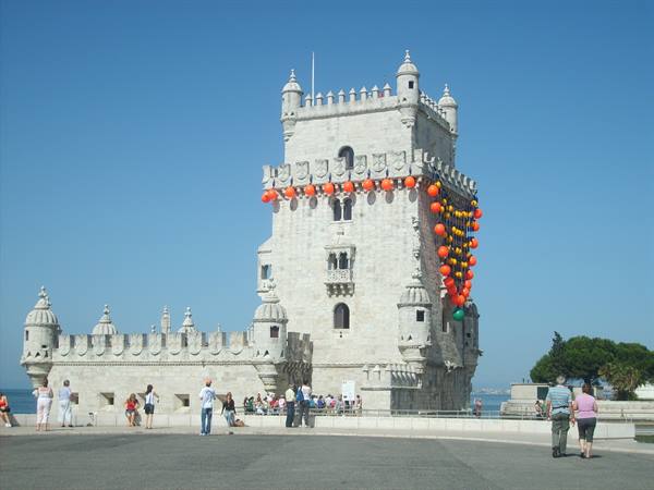La Torre di Belem con la sua bella collana etnica