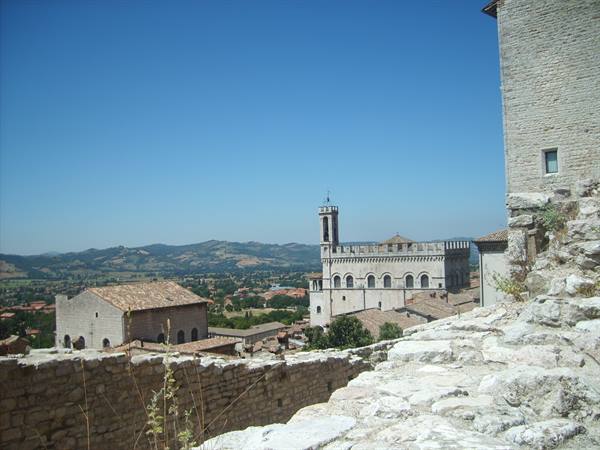 scorcio del palazzo comunale di gubbio