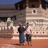 Tempio del dente, io e Tonino SRI LANKA 