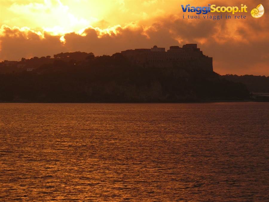 Tramonto su Bacoli