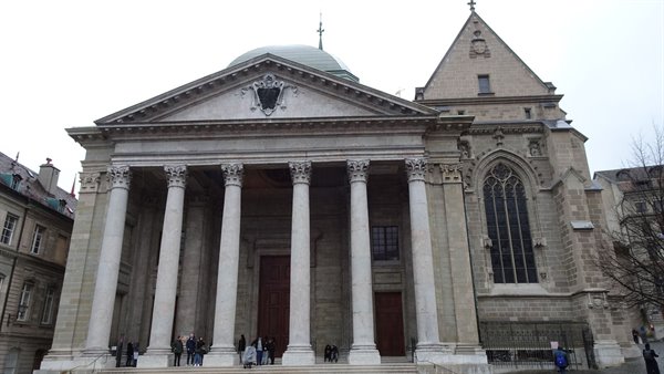 Sulla scalinata della Cattedrale di San Pietro a Ginevra, emozione pura.