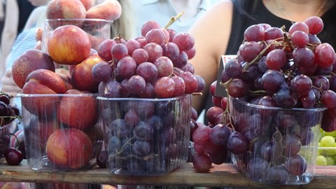 Frutti di un mercato all'alba, dolci come questo viaggio.