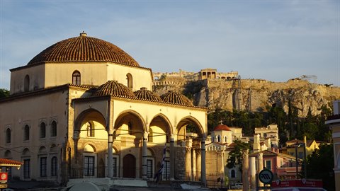 Tramonto dorato su Atene: il passato che sorride dall'Acropoli.
