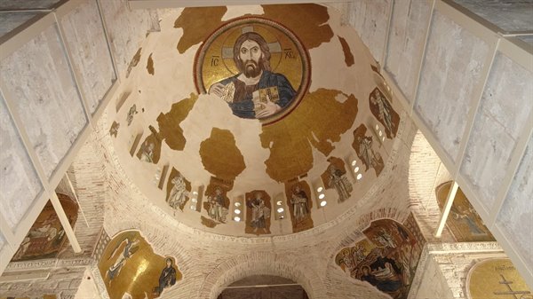 Alzati gli occhi: il Cristo nel cupola mi ha lasciato senza fiato.