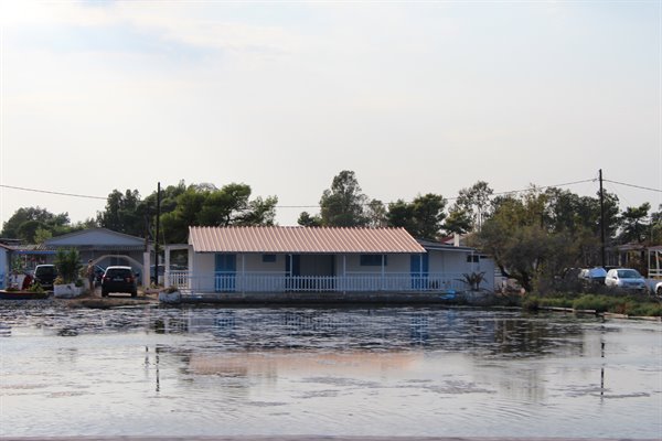 La casa sull'acqua ci accoglie: un giorno che non dimenticheremo.