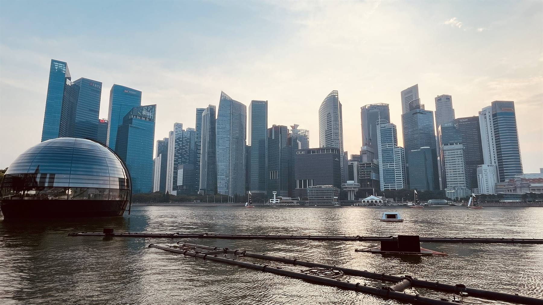 Tramonto sulla baia: Singapore che brilla, cuore pieno di ricordi.
